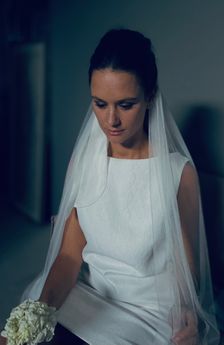 Jasmin Blommaert bruid couture mini jurk sluier